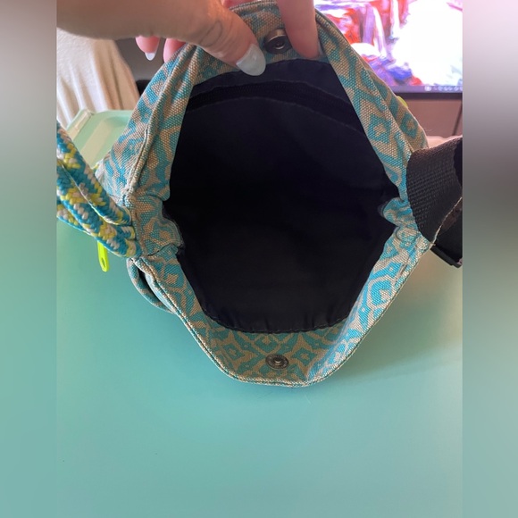 Kavu Crossbody - Picture 4 of 4